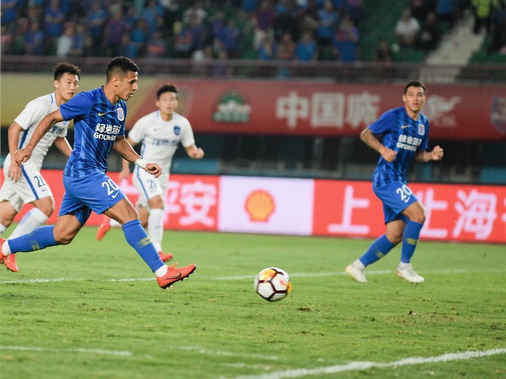 曼联官博祝福董方卓生日：你是当年中国足球的开拓者！